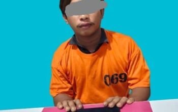 DIGEREBEK DI KOS JALAN CINTA DAMAI, PRIA 24 TAHUN DIAMANKAN BERSAMA GANJA